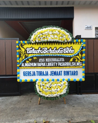 Papan Bunga Duka di Madapangga